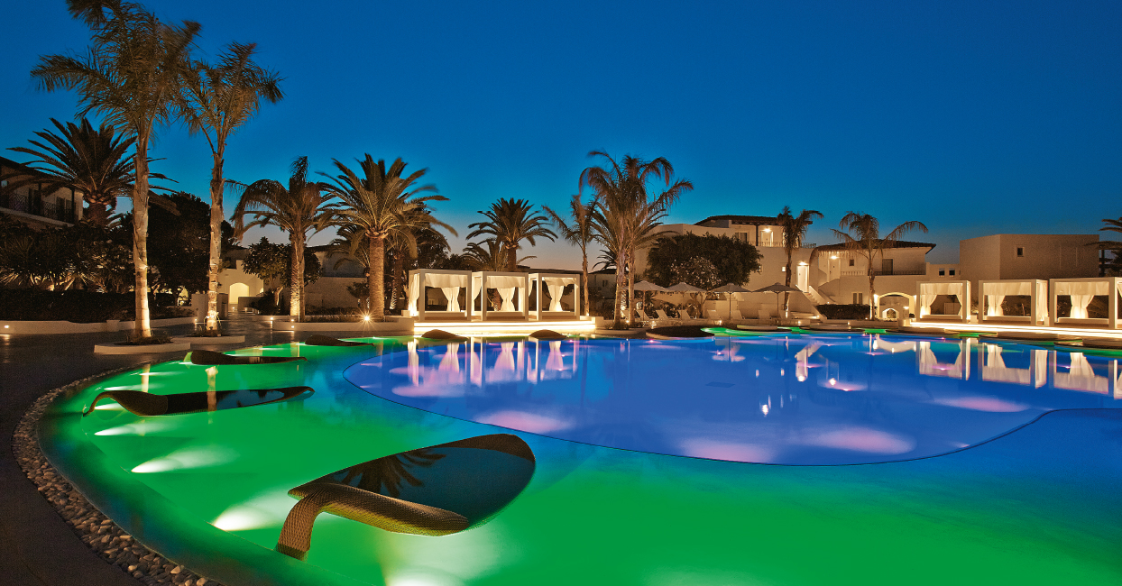 05-night-at-the-pool-lounging-in-grecotel-caramel-boutique-resort-in-crete