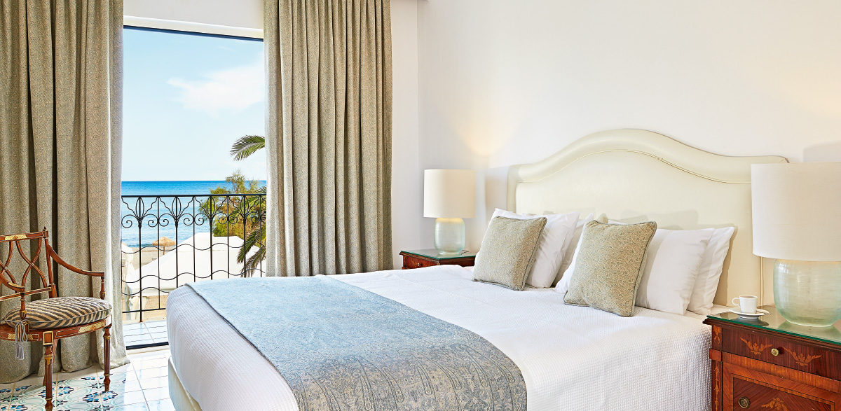 01-bungalow-sea-view-bedroom-quarters-caramel-beach-luxury-holidays