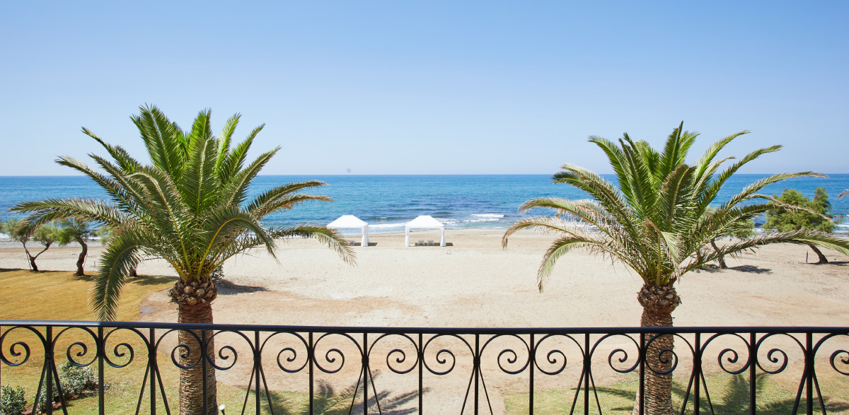 03-maisonette-first-row-sea-view-the-beach-from-the-balcony-in-caramel