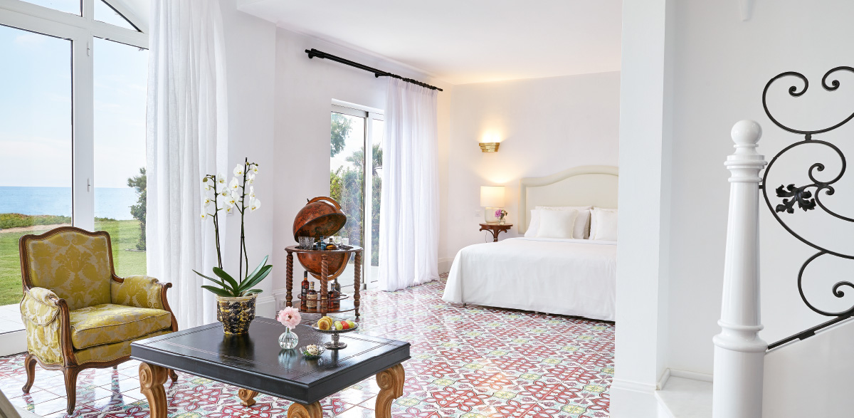 01-caramel-three-bedroom-luxury-villa-direct-access-to-the-beach-living-area