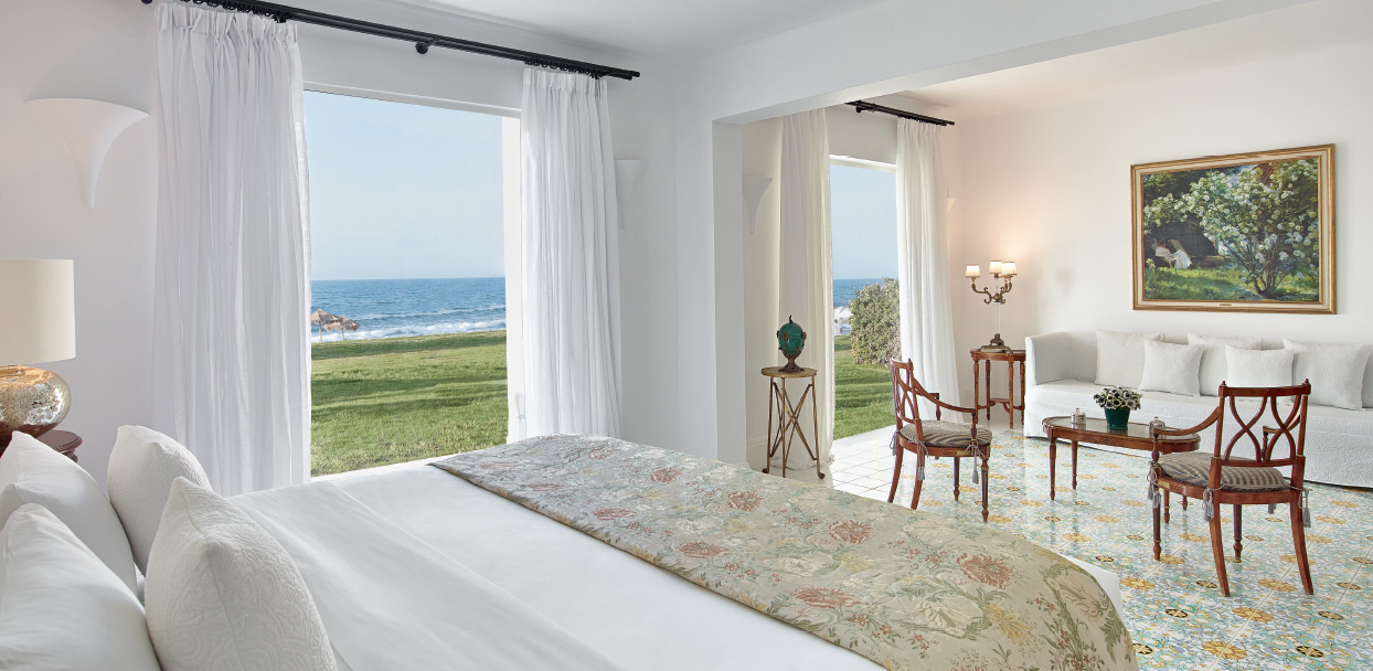 01-caramel-beach-resort-4-bedroom-villa-on-the-beach-with-outsoor-hydromassage-bathtub-crete
