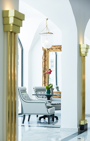 10a-gold-and-white-interior-caramel-boutique