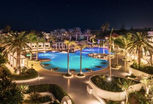15-panoramic-view-pool-by-night-caramel-boutique